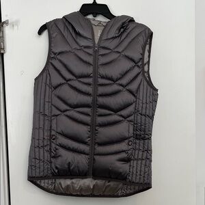 Bernardo. Women’s Hooded Quilted Puffer Vest - Gray